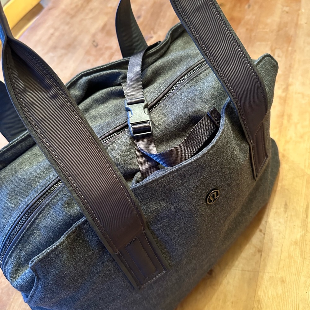 Lululemon tote